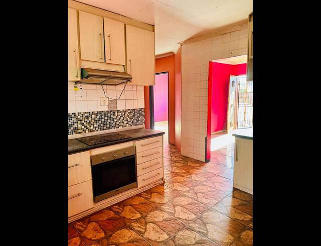 2 BEDROOM PROPERTY TO RENT IN MMABATHO 13